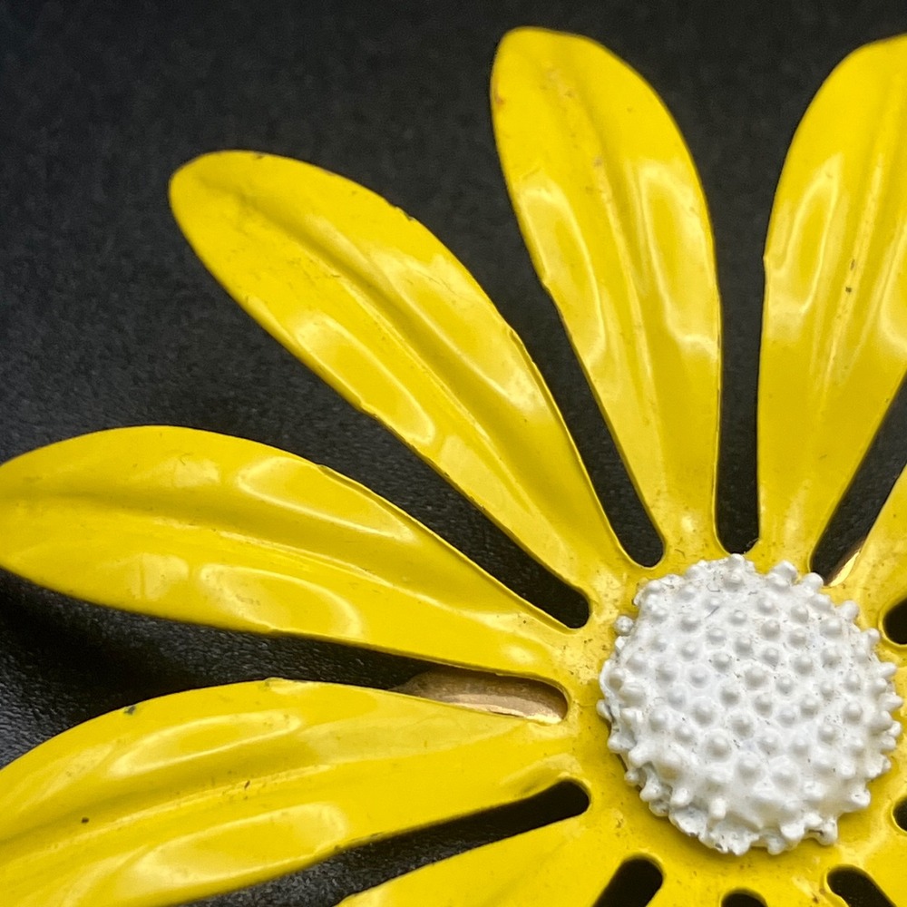 Vintage Enamel Flower Brooch Yellow White Daisy Floral Pin Large 3.25" - Picture 4 of 9
